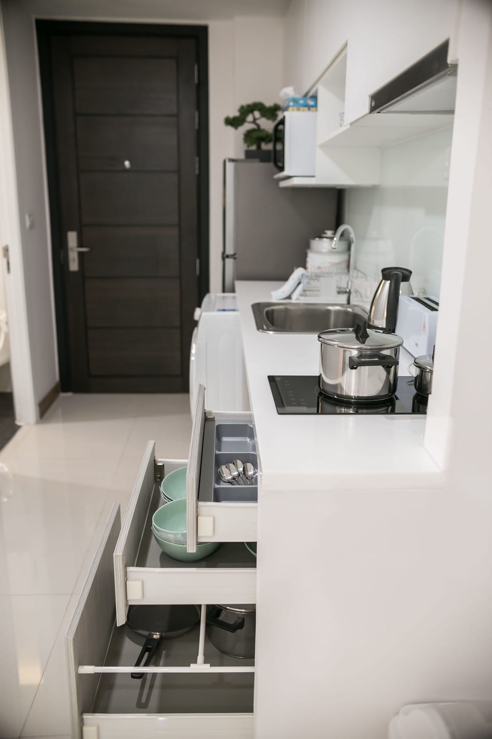 Luxury Condo, 1 Bedroom, Pool Access, Ground Floor | Desk, iron/ironing board, free WiFi, bed sheets