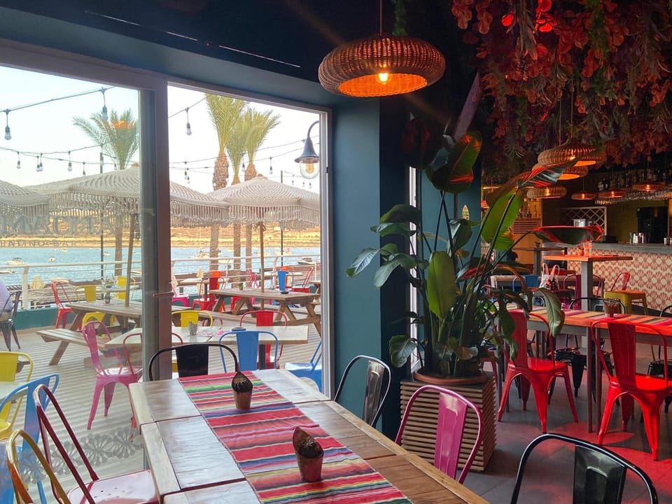 2 restaurants, breakfast served