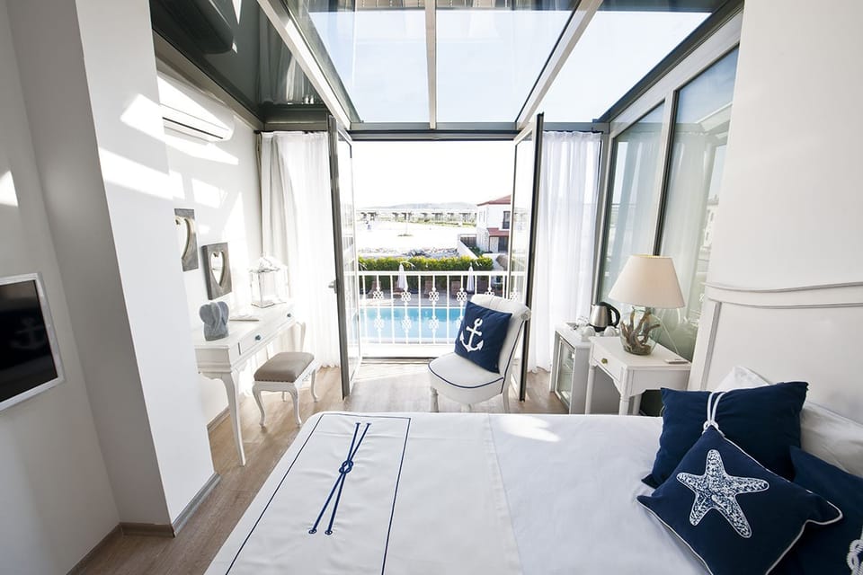 Deluxe Room | Premium bedding, minibar, in-room safe, desk