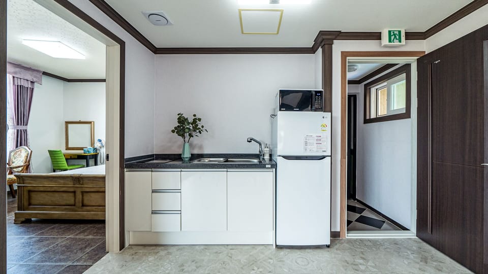 Hera | Private kitchen | Fridge, electric kettle