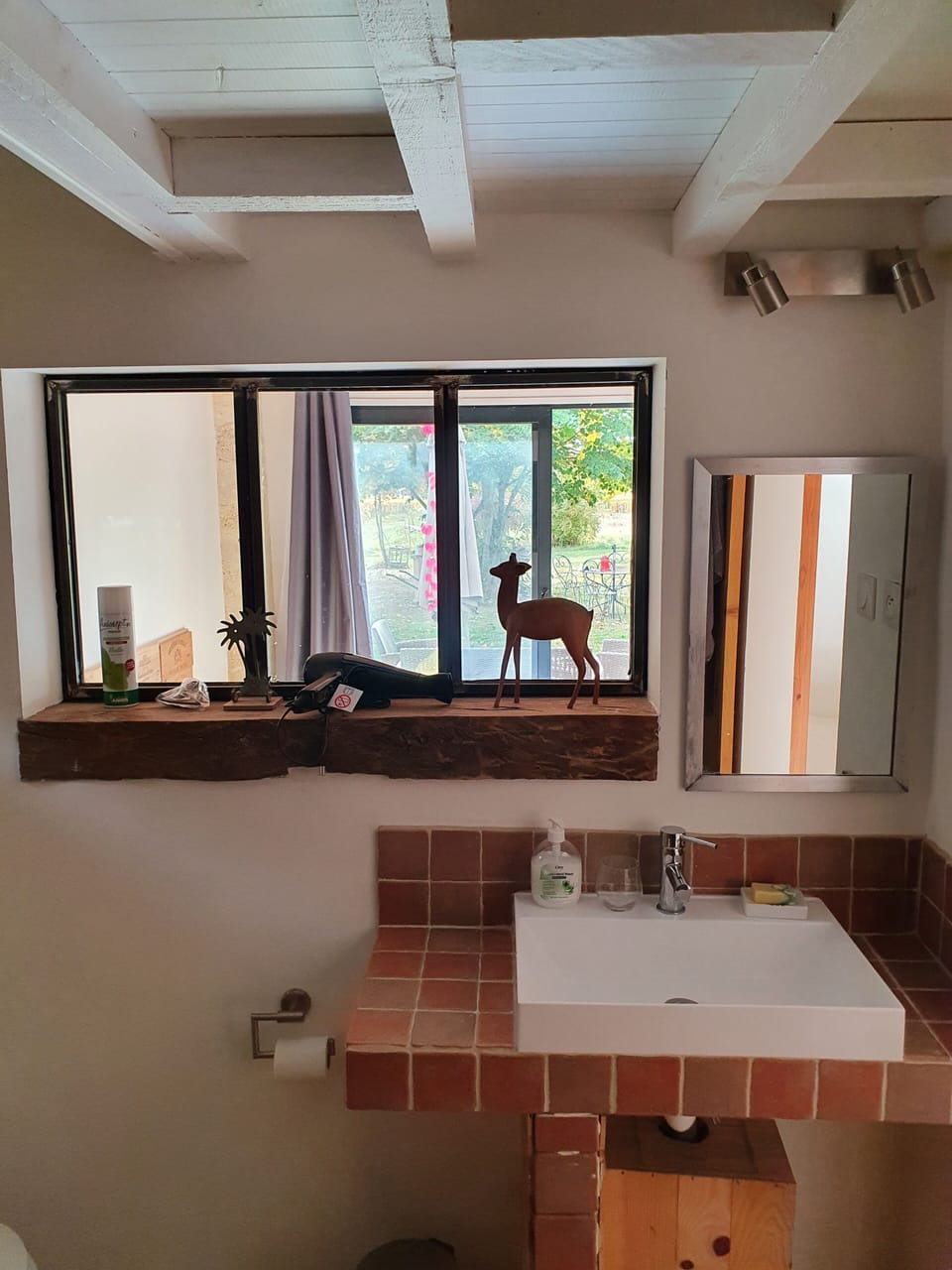 Superior Room | Bathroom | Shower, hair dryer, towels