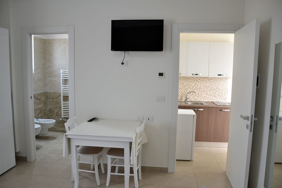 Family Studio | Down comforters, in-room safe, desk, laptop workspace