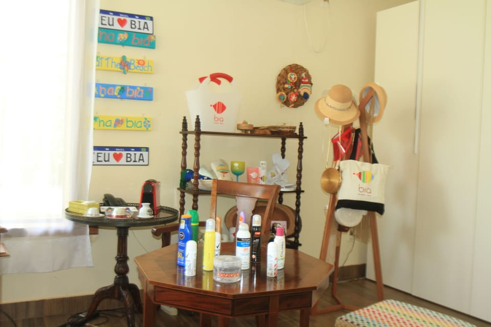 Check-in/check-out kiosk
