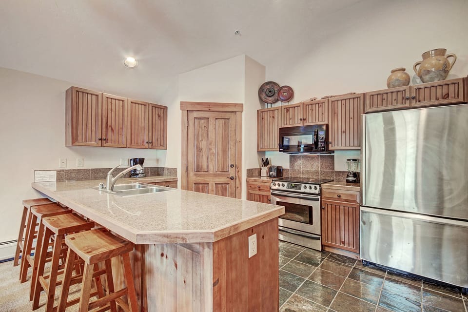 Condo, 2 Bedrooms | Private kitchen | Full-size fridge, microwave, oven, stovetop
