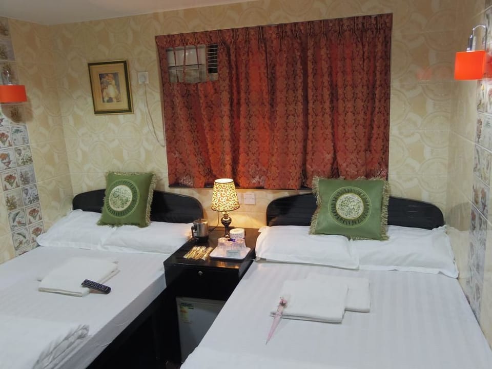 Twin Room | Desk, free WiFi, wheelchair access
