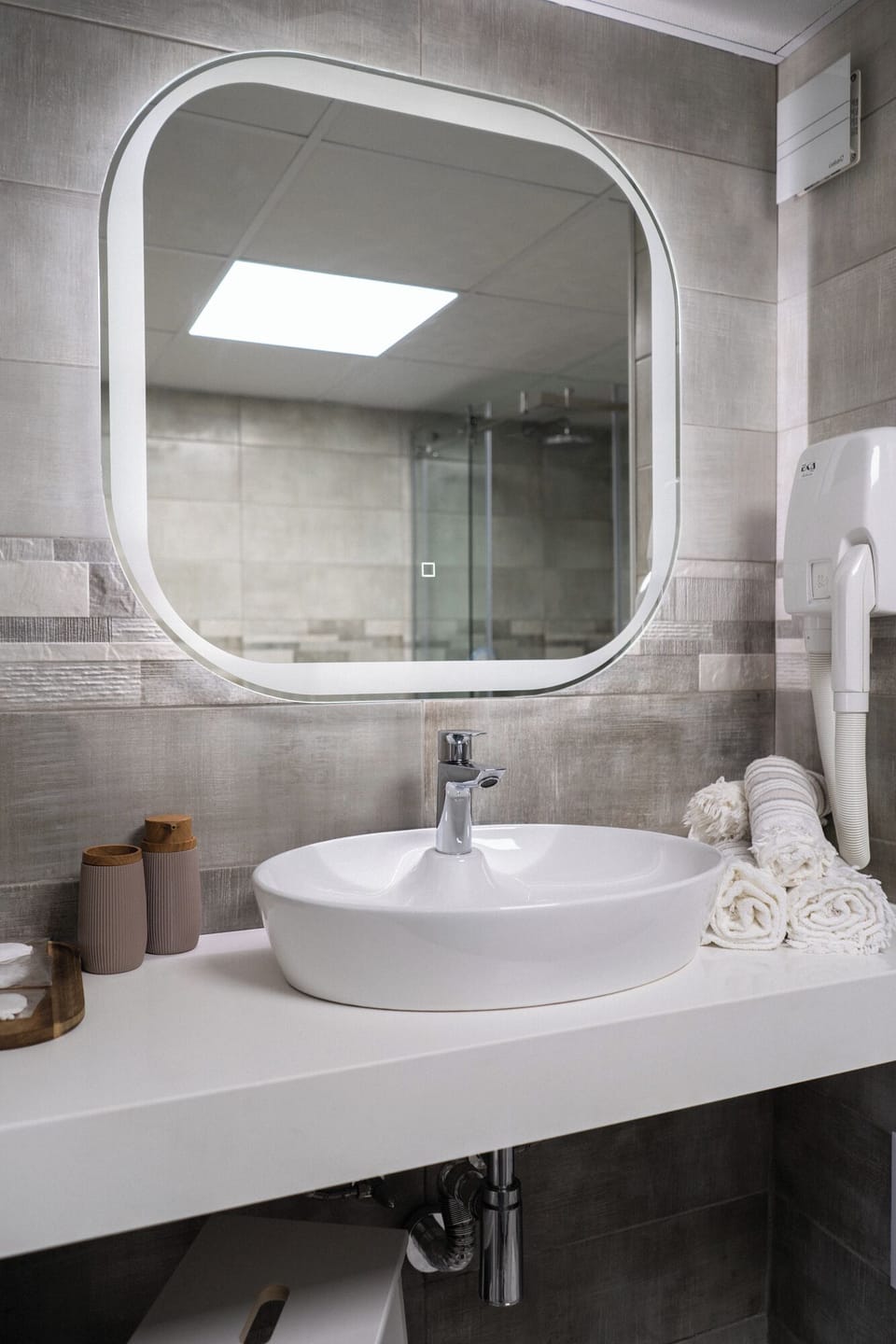 Superior Penthouse, 2 Bedrooms, Connecting Rooms, River View | Bathroom | Free toiletries, hair dryer, slippers, towels