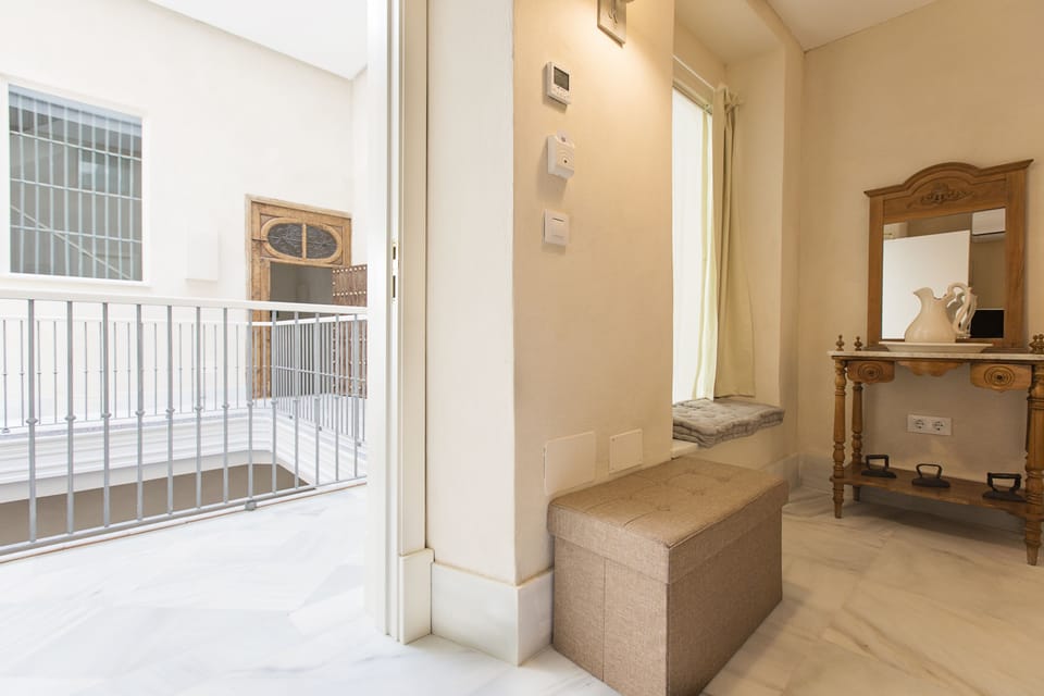 Double Room | Soundproofing, iron/ironing board, free WiFi, bed sheets