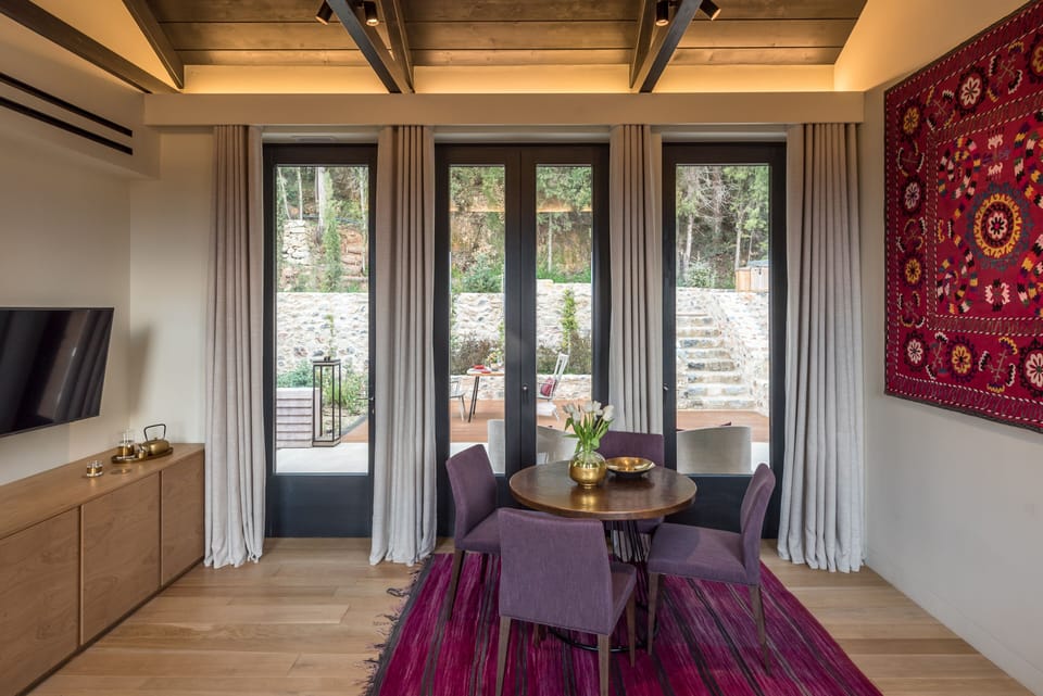 Grand Suite (Byzantium) | Living area | TV