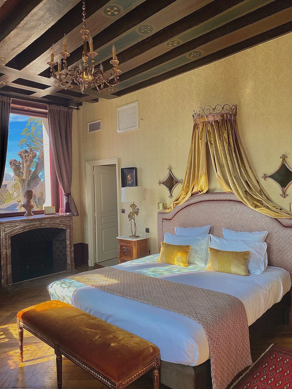 Room, 1 Bedroom (Supérieure) | Premium bedding, minibar, in-room safe, individually decorated
