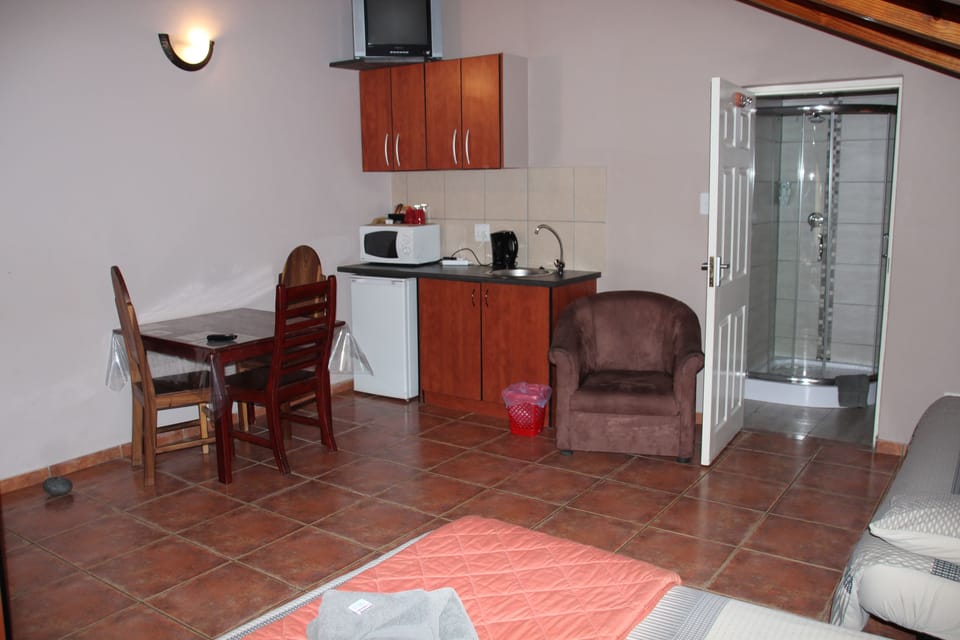 Select Comfort beds, desk, laptop workspace, WiFi (free)
