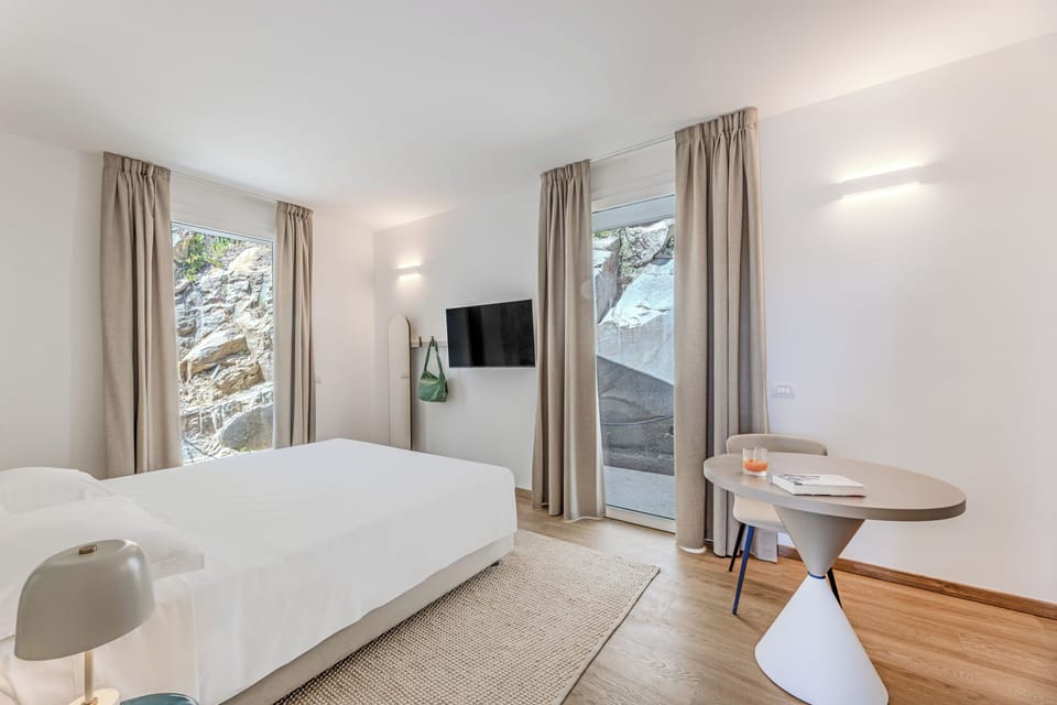 Panoramic Suite | Minibar, in-room safe, desk, WiFi (free)