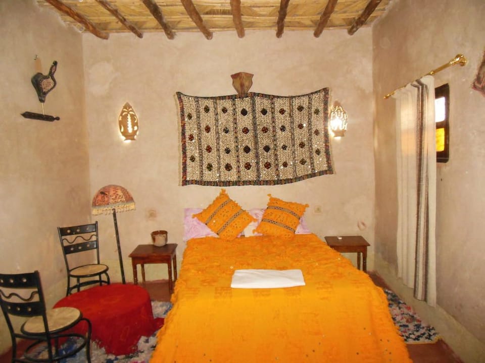 Classic Triple Room, Multiple Beds, Garden View | Free WiFi, bed sheets