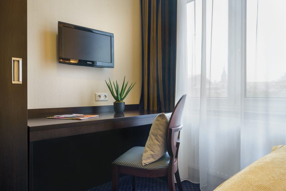 Premium bedding, in-room safe, individually decorated, desk