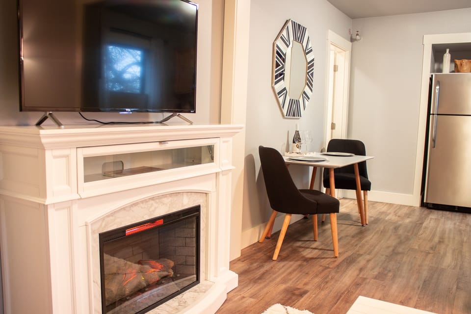 Room 2 | 1 bedroom, premium bedding, blackout drapes, WiFi (free)