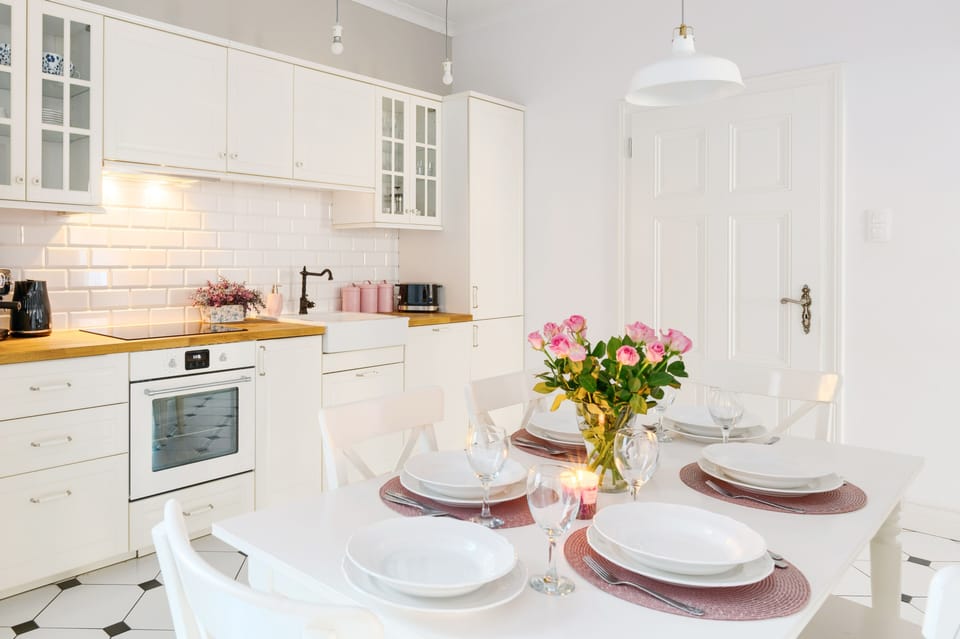 Family Apartment, 2 Bedrooms, Kitchen | Private kitchen | Full-size fridge, oven, stovetop
