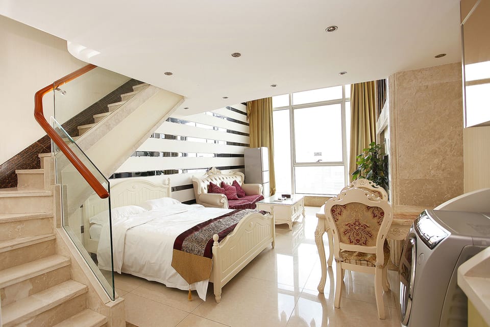 Deluxe Triple Loft | In-room safe, blackout drapes, soundproofing, iron/ironing board