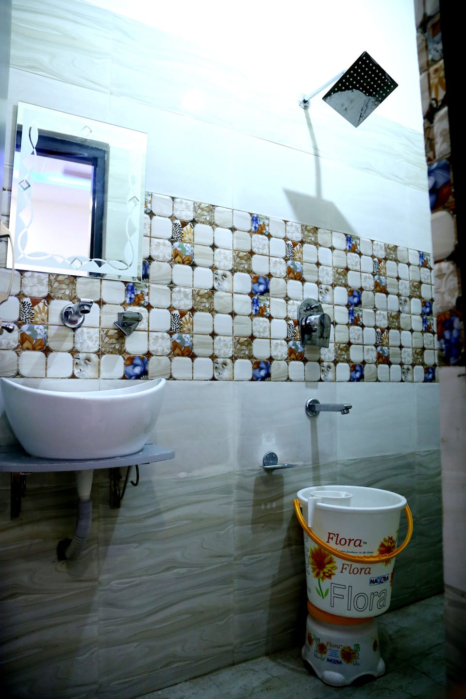 Deluxe Room | Bathroom | Shower, free toiletries, towels, soap