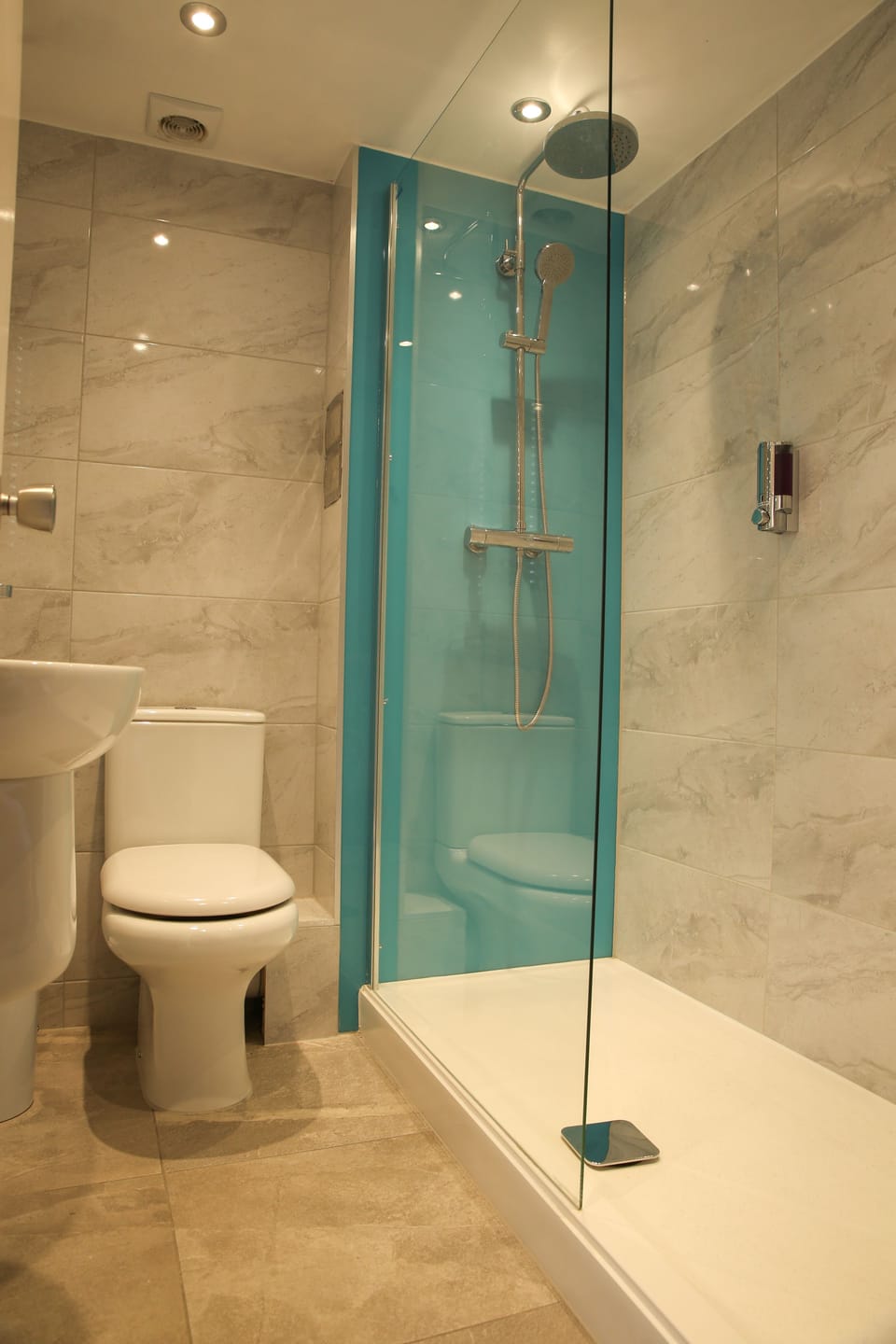 Shower, free toiletries, hair dryer, towels
