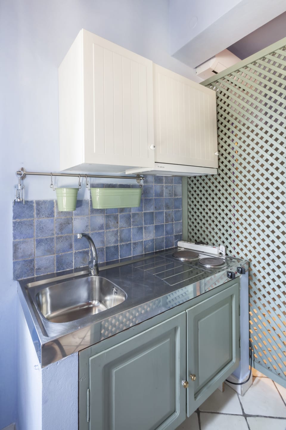 Deluxe Studio | Private kitchen | Fridge, coffee/tea maker, electric kettle, highchair