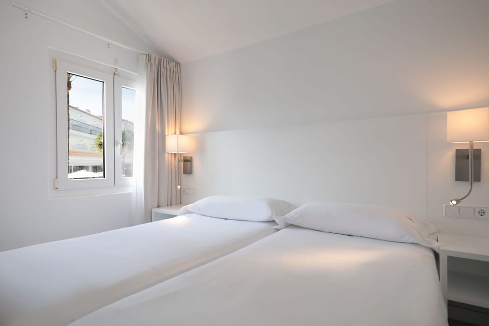 Villa, 2 Bedrooms, Terrace (4 Adults) | Bathroom | Hair dryer, towels, soap, shampoo