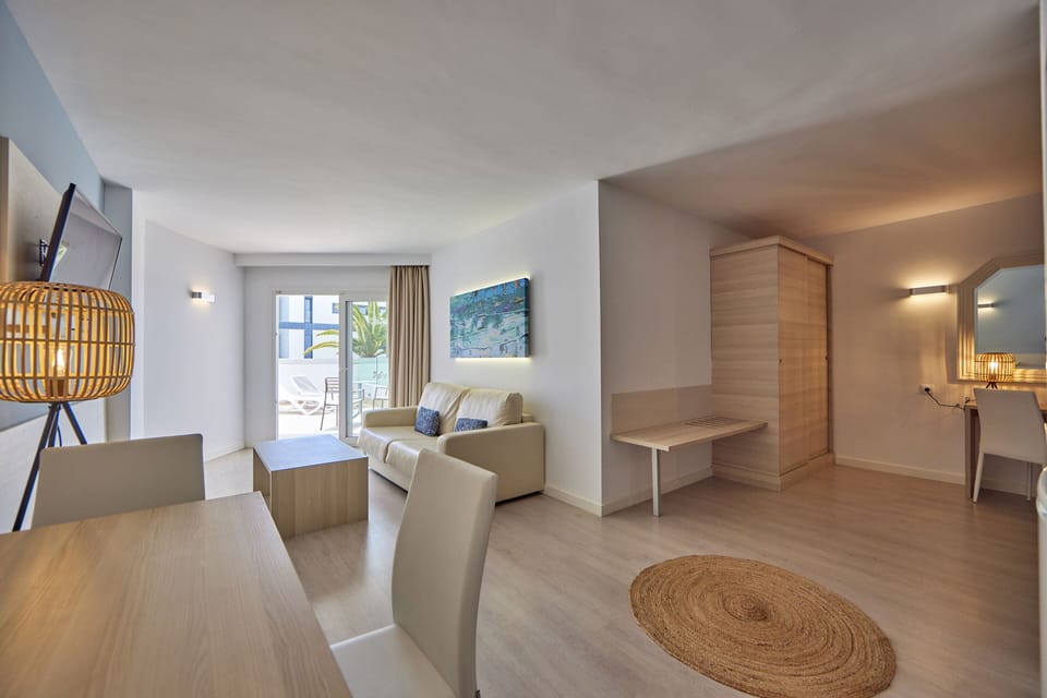 In-room safe, laptop workspace, WiFi (free), bed sheets