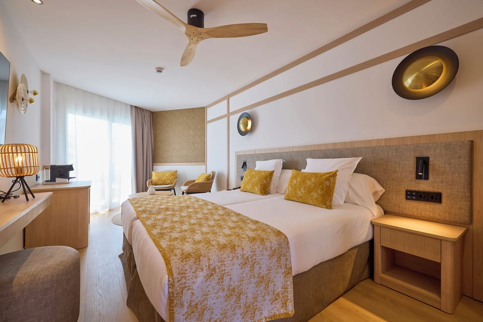 Selection Ocean View | In-room safe, laptop workspace, WiFi (free), bed sheets
