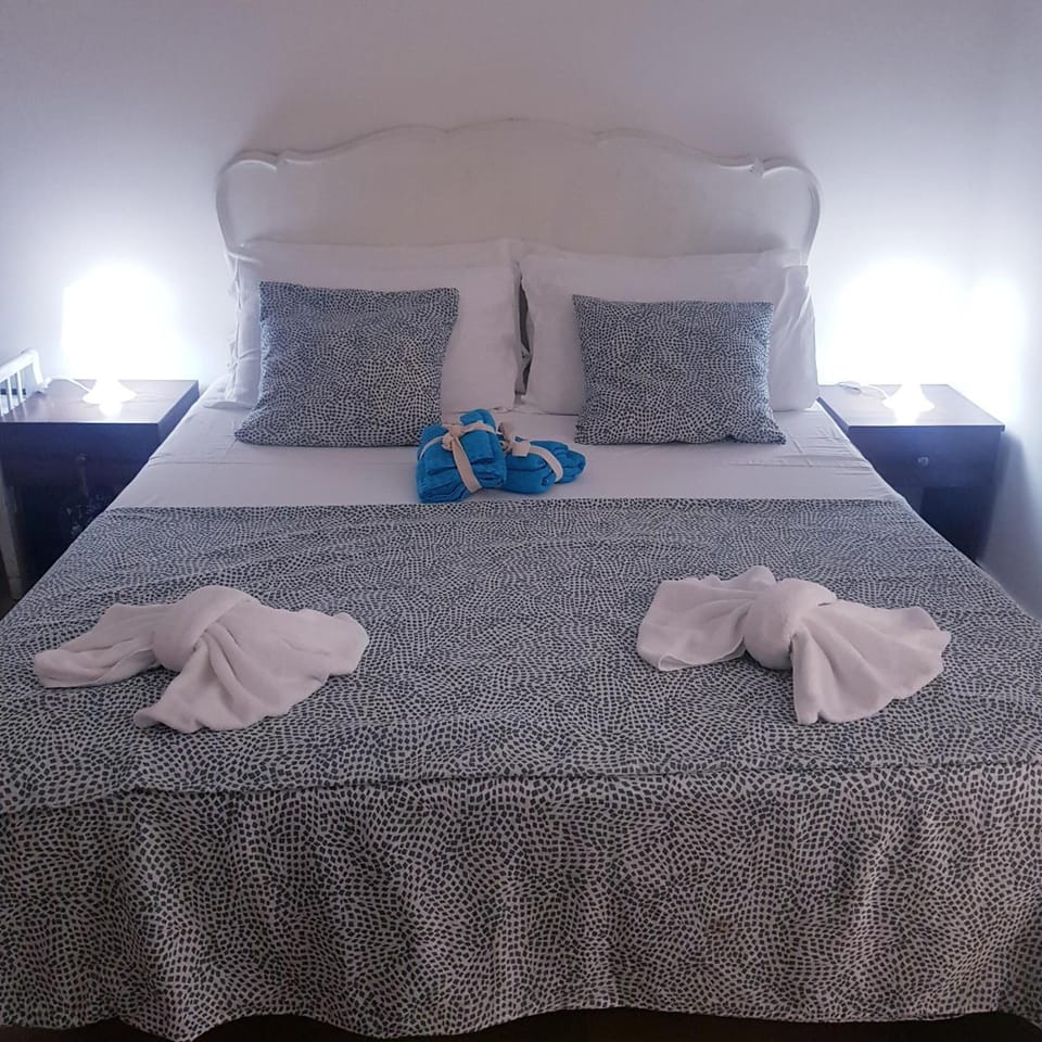 Premium bedding, desk, blackout drapes, soundproofing