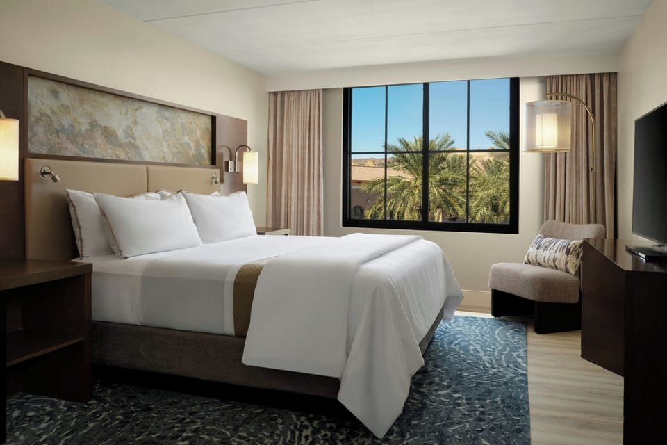 Premium bedding, in-room safe, desk, blackout drapes