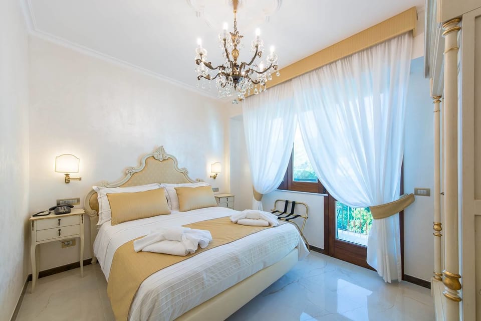 Superior Double Room, Balcony, Sea View | 1 bedroom, premium bedding, minibar, in-room safe