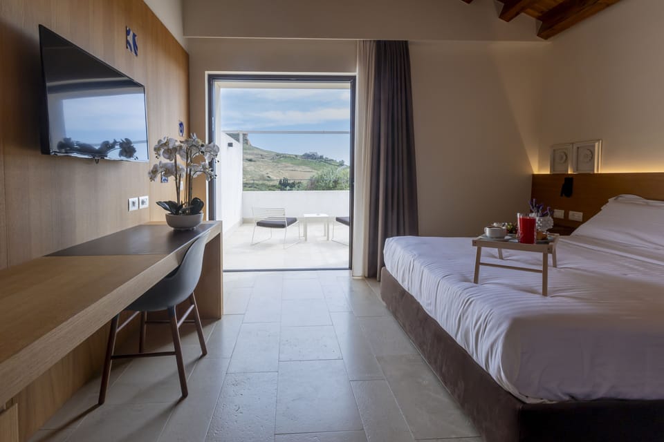 Luxury Room | Premium bedding, down comforters, memory foam beds