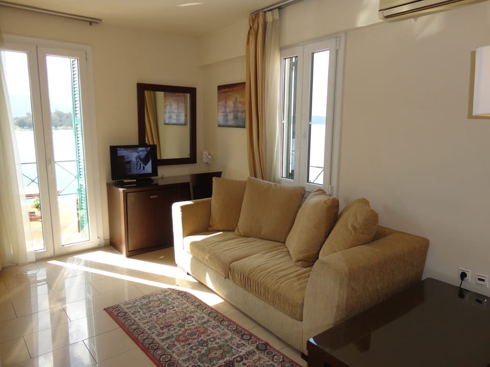 Executive Double Room | Living area