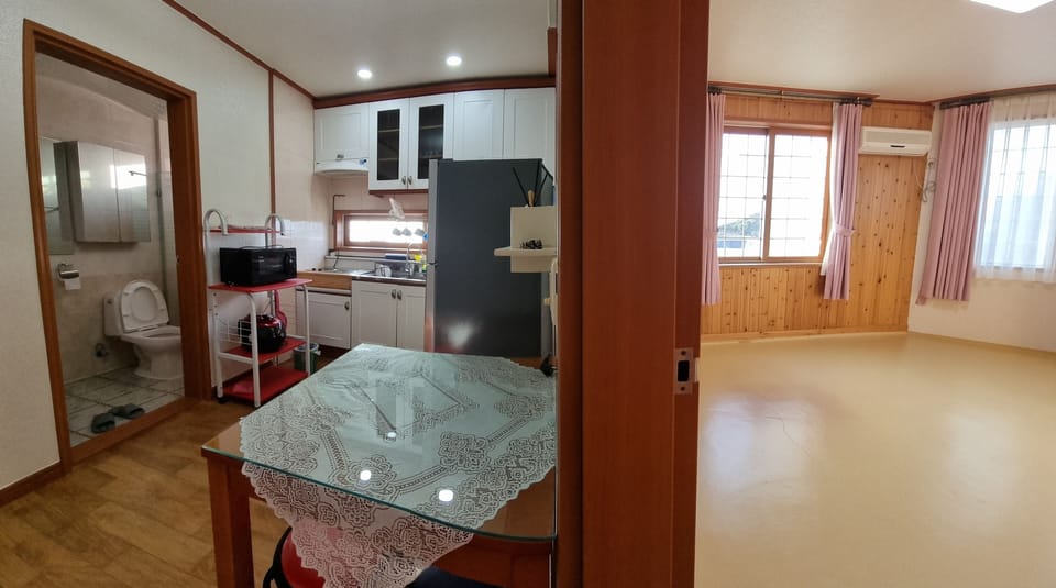 Traditional Room (Ondol Typed) | Soundproofing, free WiFi