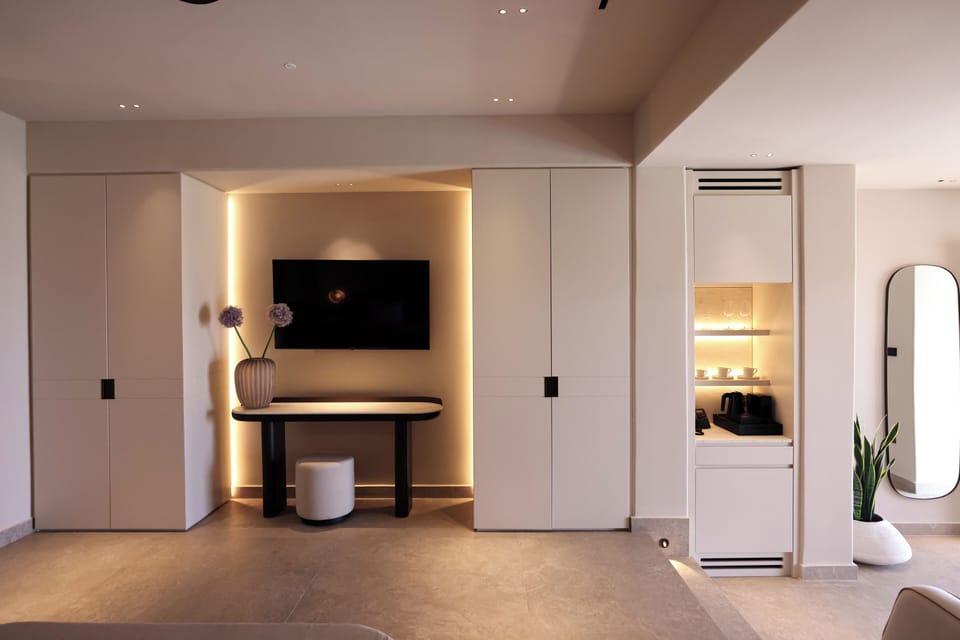Terra Design Suite with Private Pool and Panoramic Sea View | In-room safe, soundproofing, iron/ironing board, free WiFi