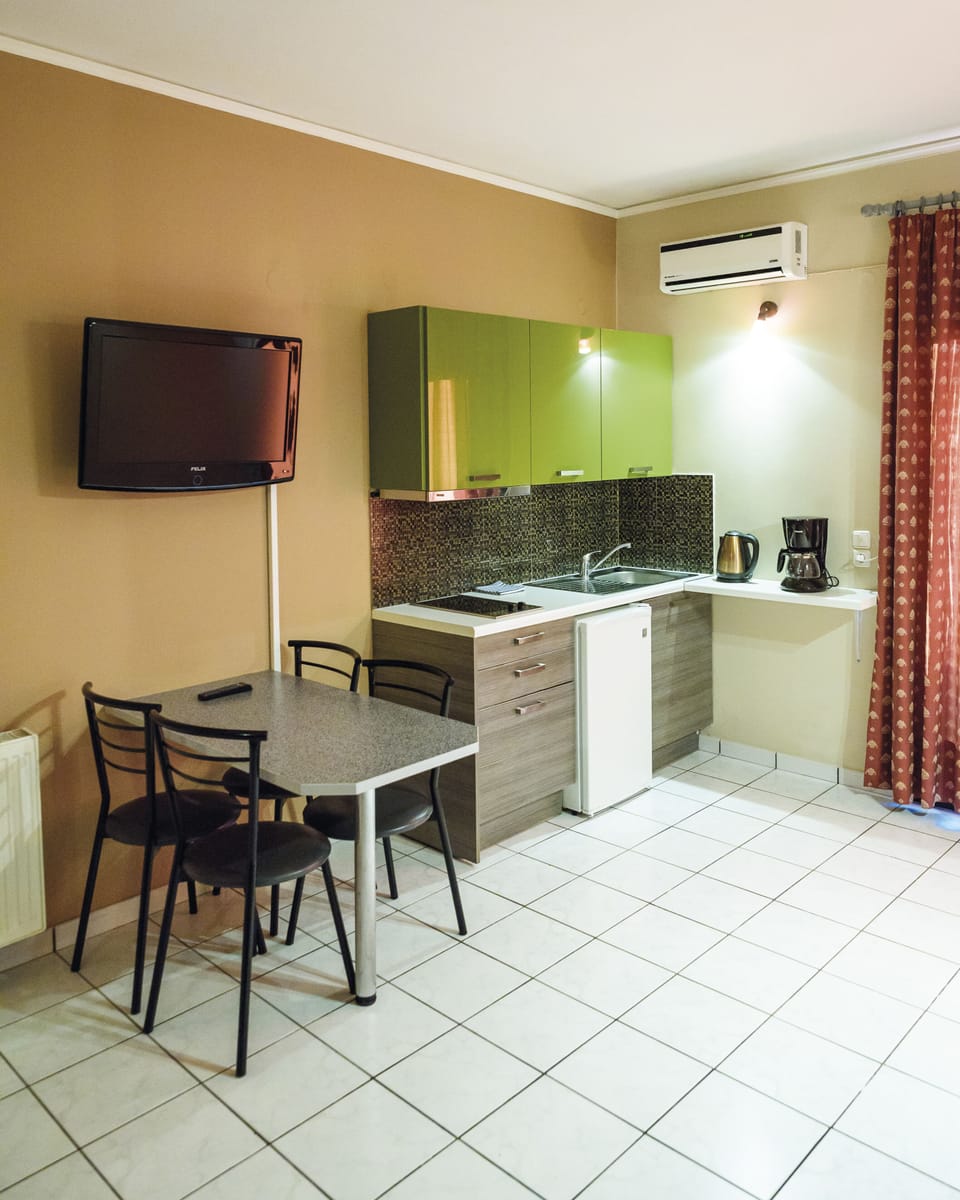 Basic Studio | In-room safe, soundproofing, iron/ironing board, free cribs/infant beds