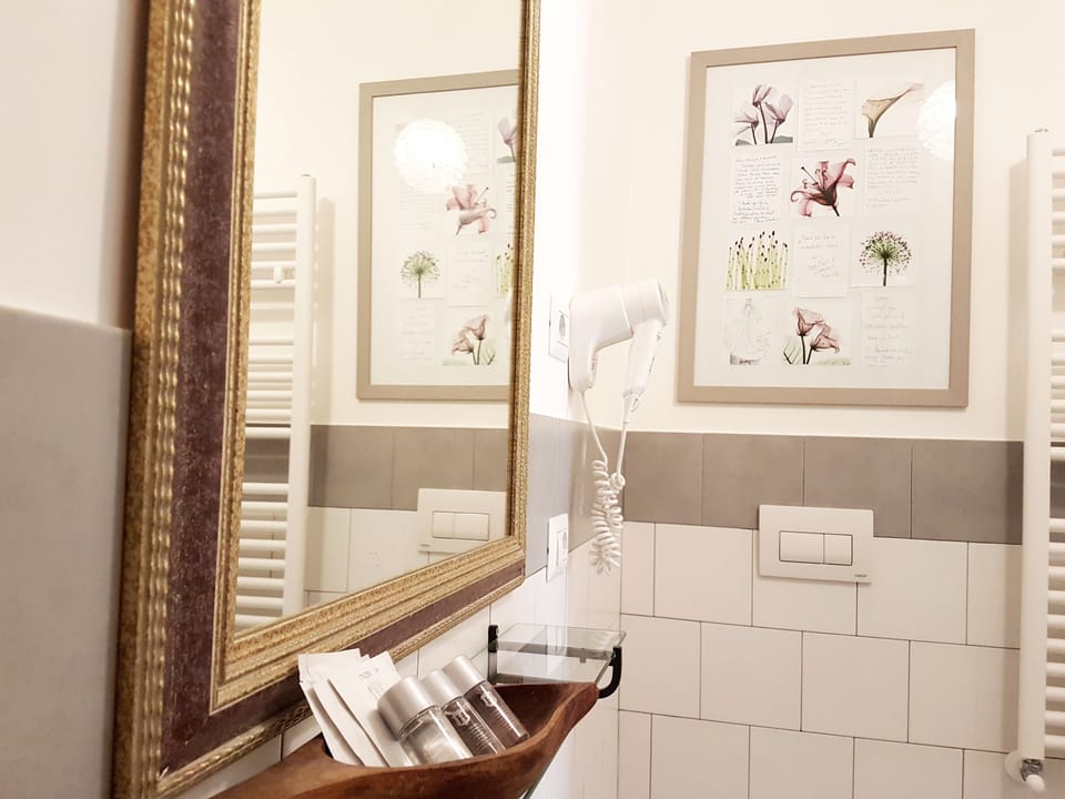 Comfort Triple Room, City View | Bathroom amenities | Shower, free toiletries, hair dryer, bidet