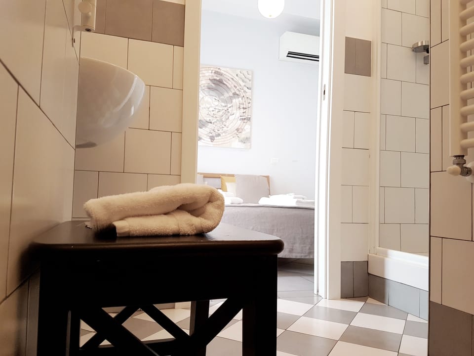Economy Double Room, City View | Bathroom | Shower, free toiletries, hair dryer, bidet