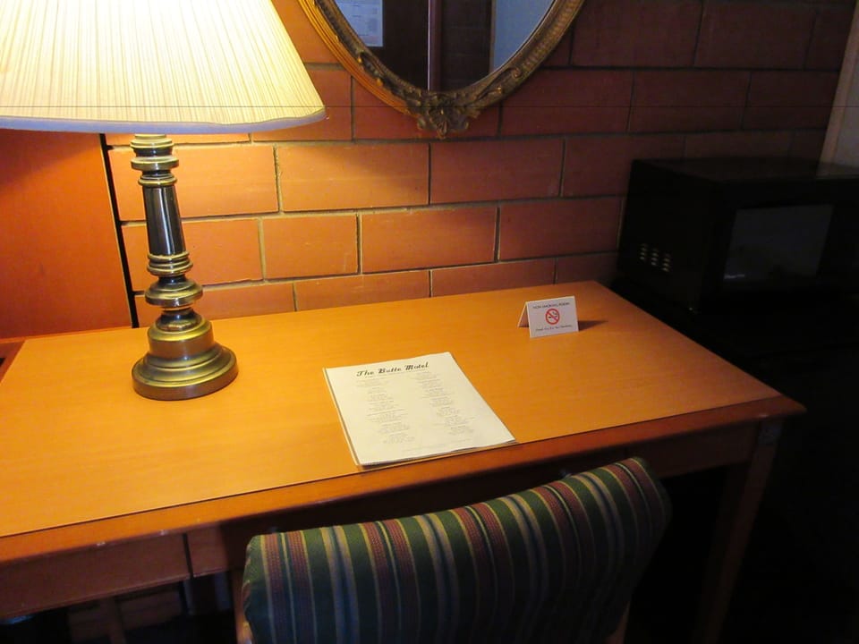 Room, 1 Queen Bed | In-room business center