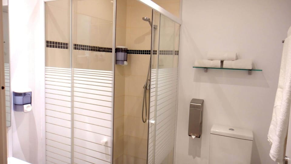 Hostal Live Natura Barcelona Hostel in Barcelona
