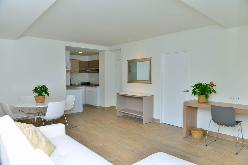 Suite, Park View | Living room | 45-inch TV with cable channels, pay movies