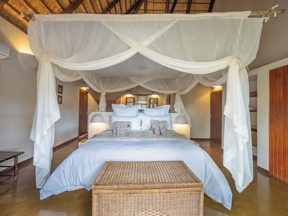 Premium bedding, in-room safe, iron/ironing board, WiFi (free)