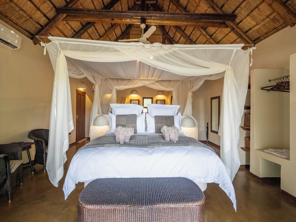 Premium bedding, in-room safe, iron/ironing board, WiFi (free)
