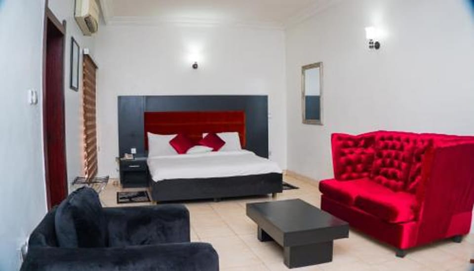 Luxury Room | Premium bedding, desk, laptop workspace, Internet