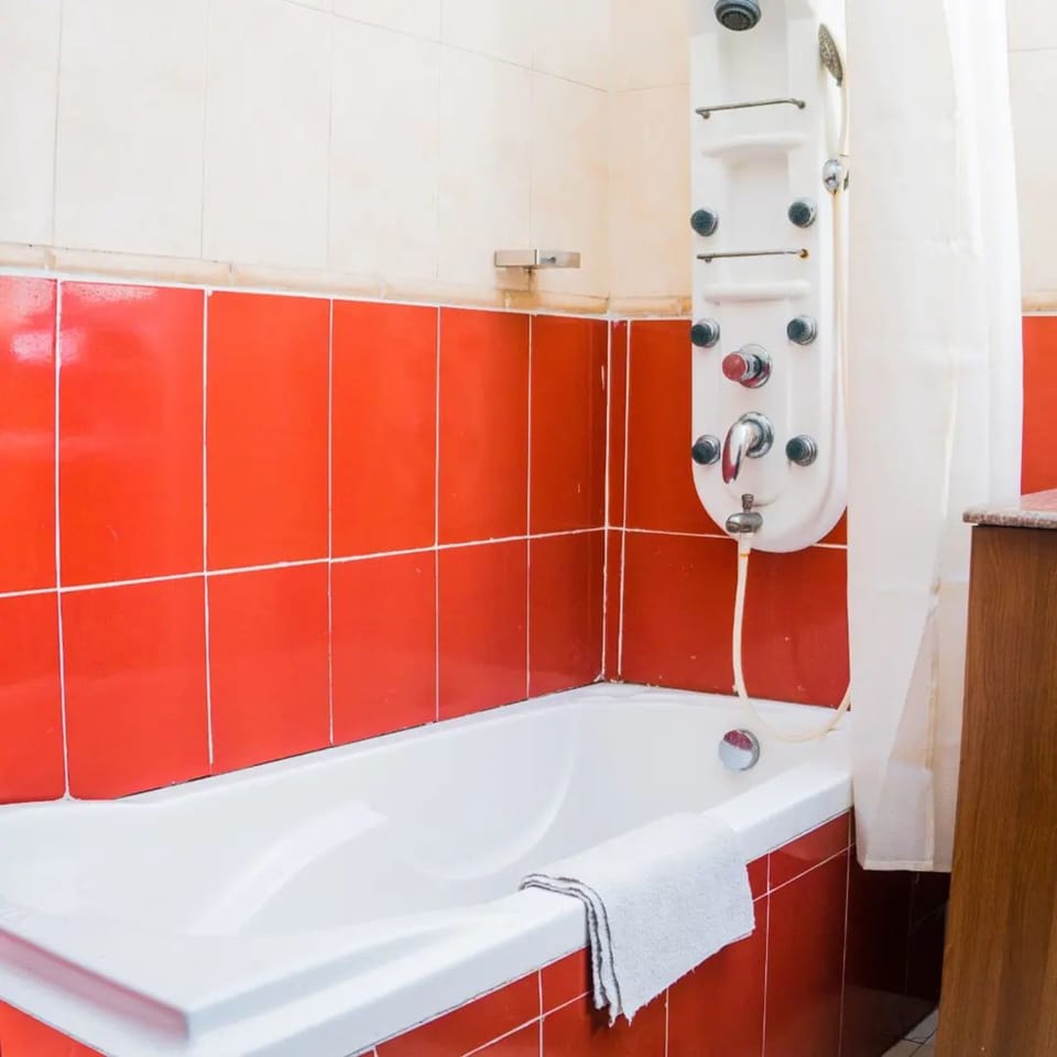 Shower, towels