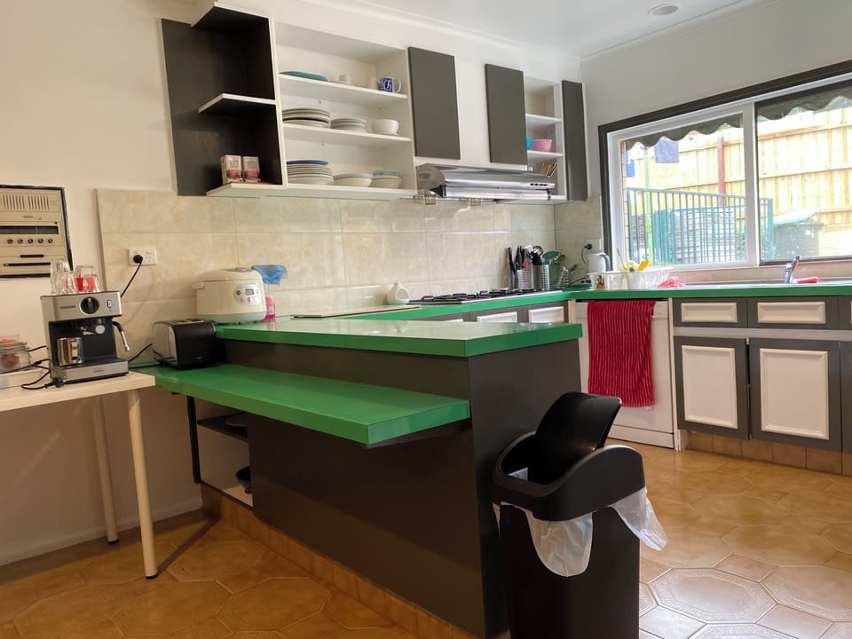 Basic Double Room | Shared kitchen facilities | Full-size fridge, microwave, oven, stovetop