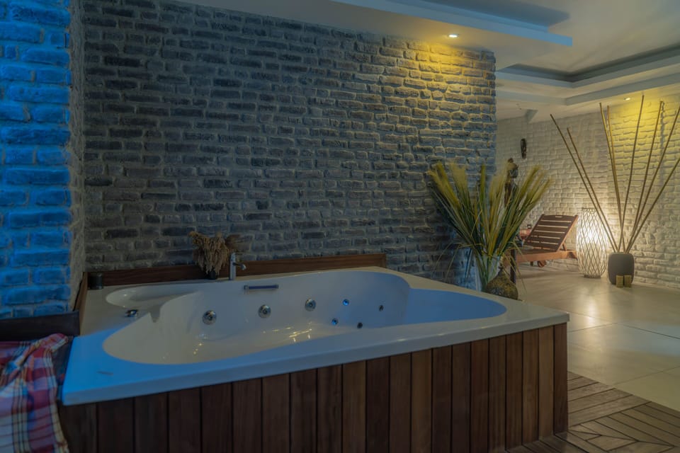 Sauna, body treatments, facials, 2 treatment rooms