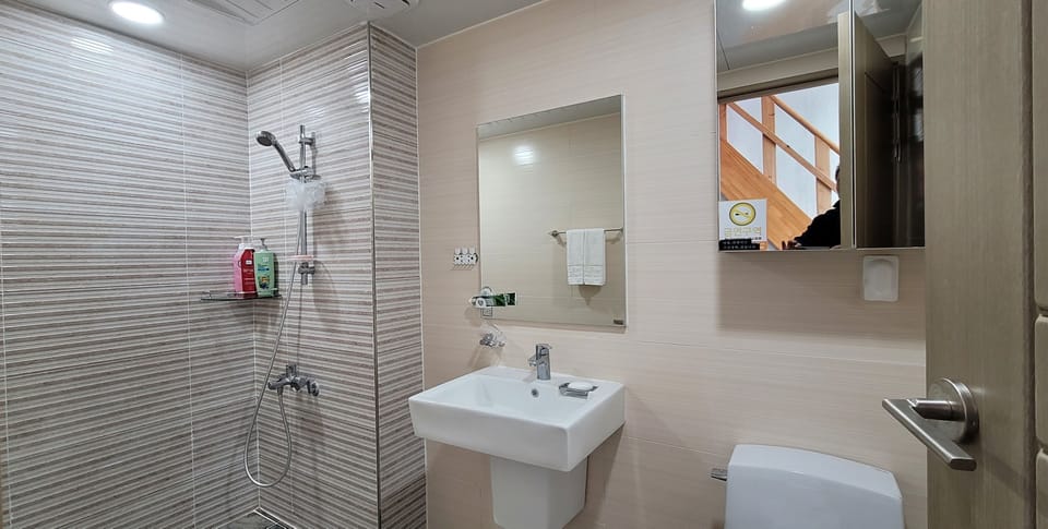 Family Duplex, 1 Bedroom, Ocean View (Room Type Randomly Assigned) | Bathroom | Shower, designer toiletries, hair dryer, slippers