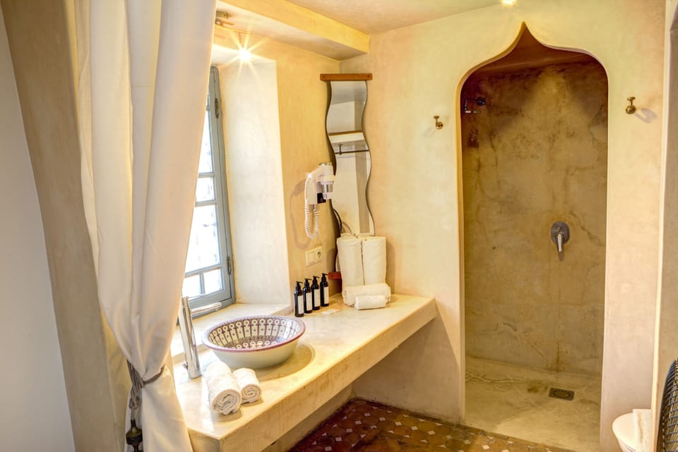 Double Room, Private Bathroom, Mezzanine | Bathroom | Towels, soap, shampoo, toilet paper