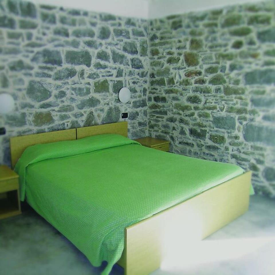 Classic Double or Twin Room | Free cribs/infant beds, free WiFi
