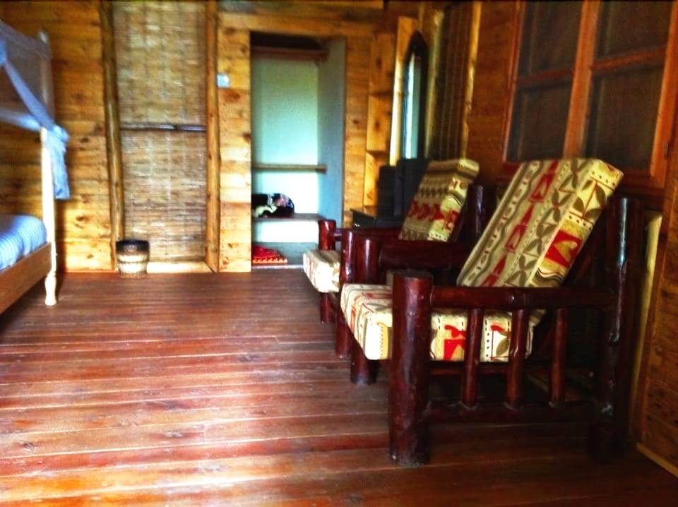 Deluxe Cottage, Lake View | Living area