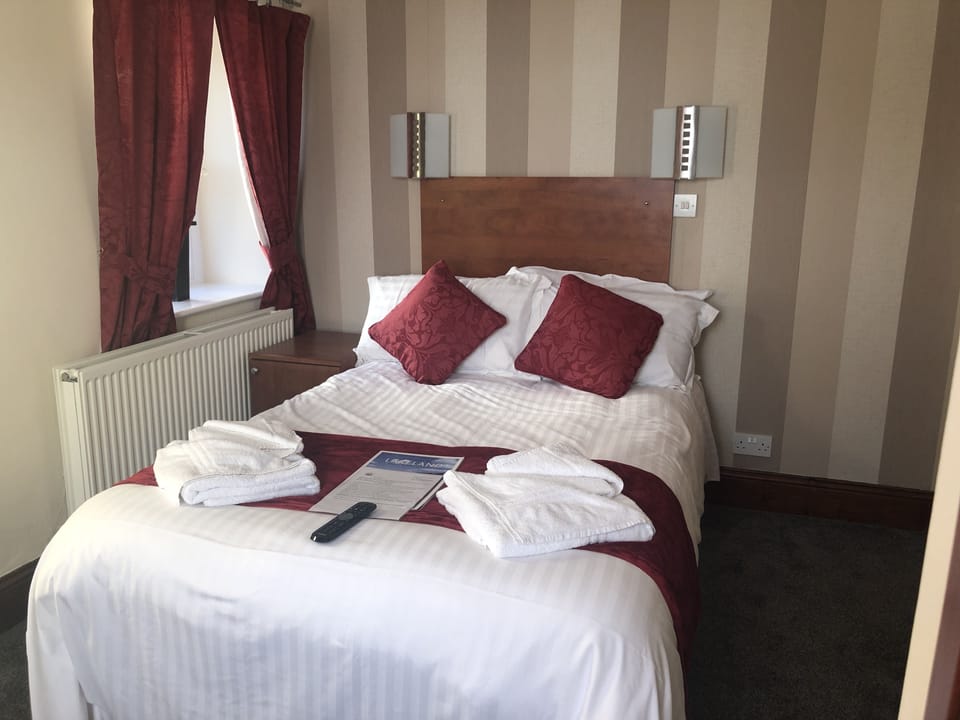 Double Room | Individually decorated, individually furnished, iron/ironing board